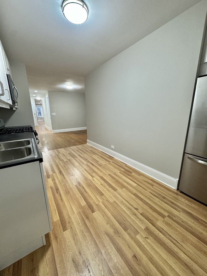 1727 W Bryn Mawr Ave #2 - Photo 3 of 19