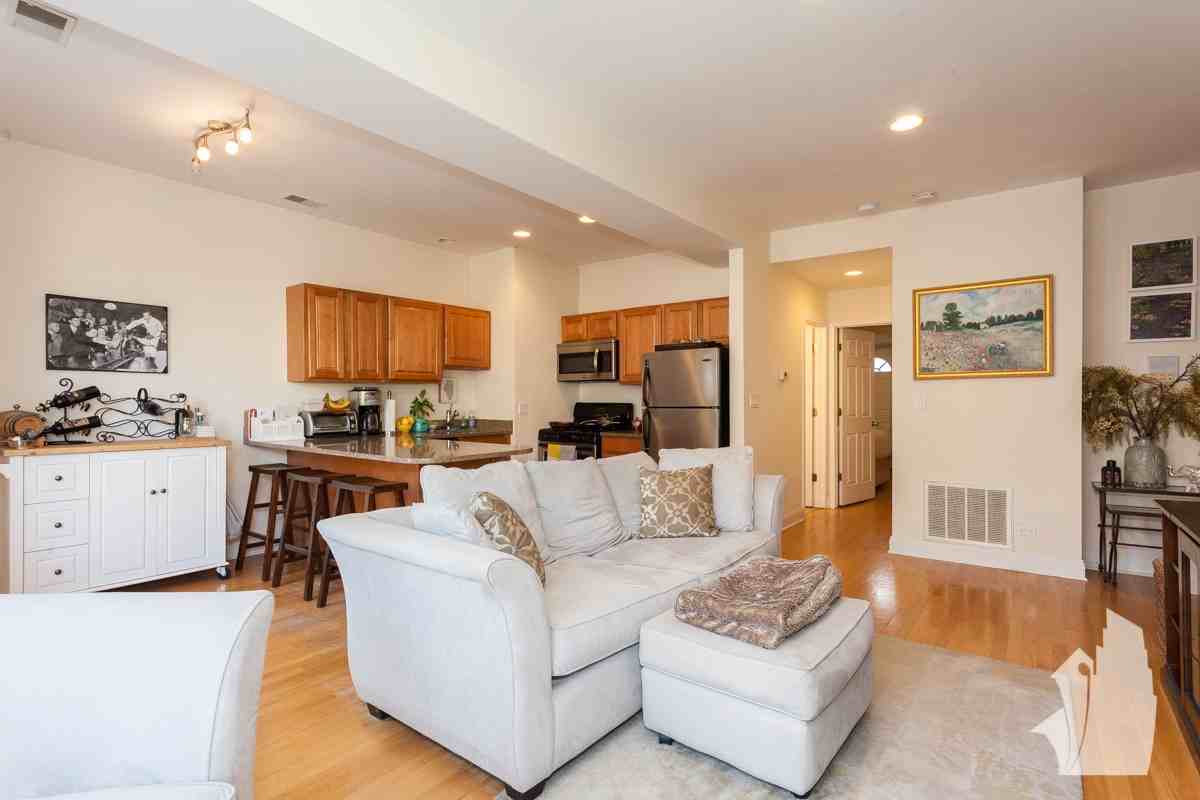 3750 N Wilton Ave #4 - Photo 5 of 14