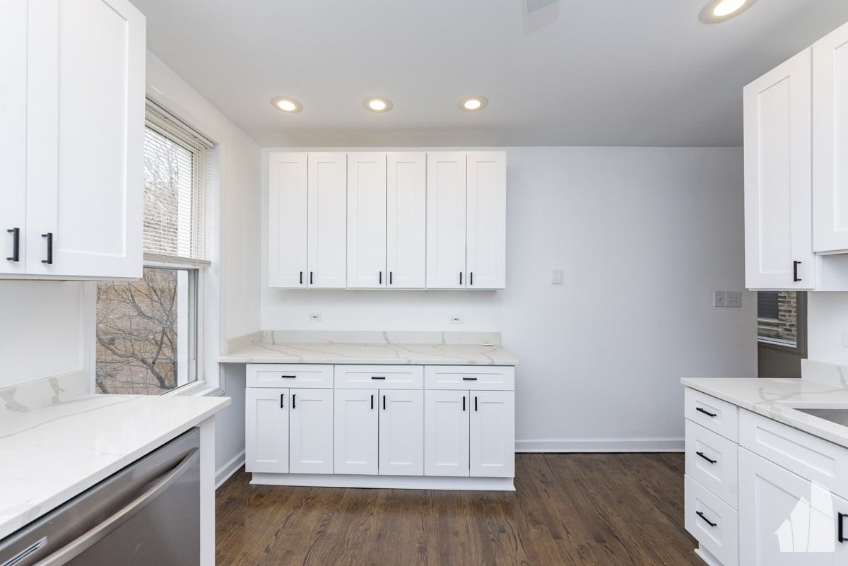 1426 N Greenview Ave #3 - Photo 2 of 22