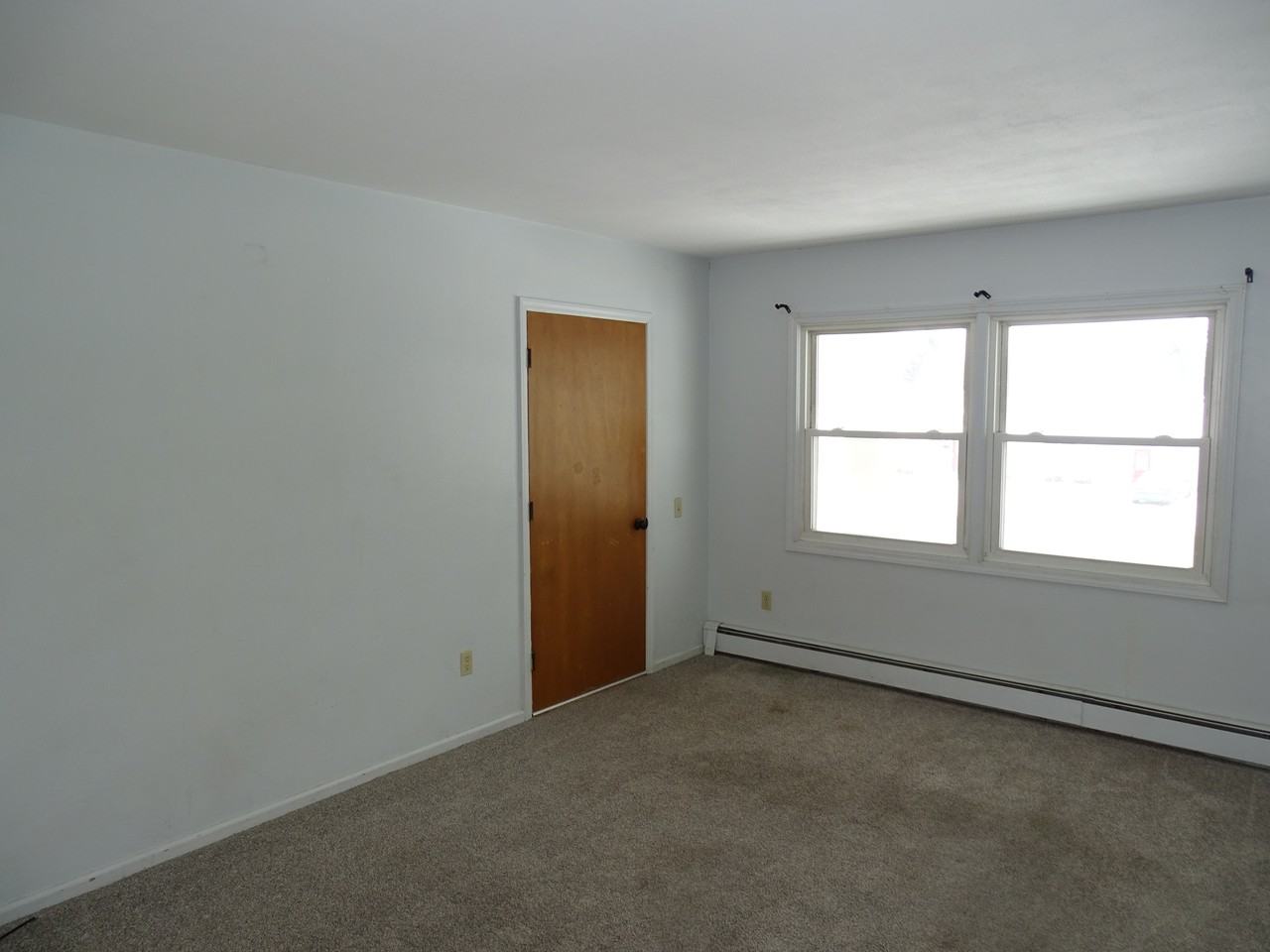 307 E Coomer St #6 - Photo 3 of 11