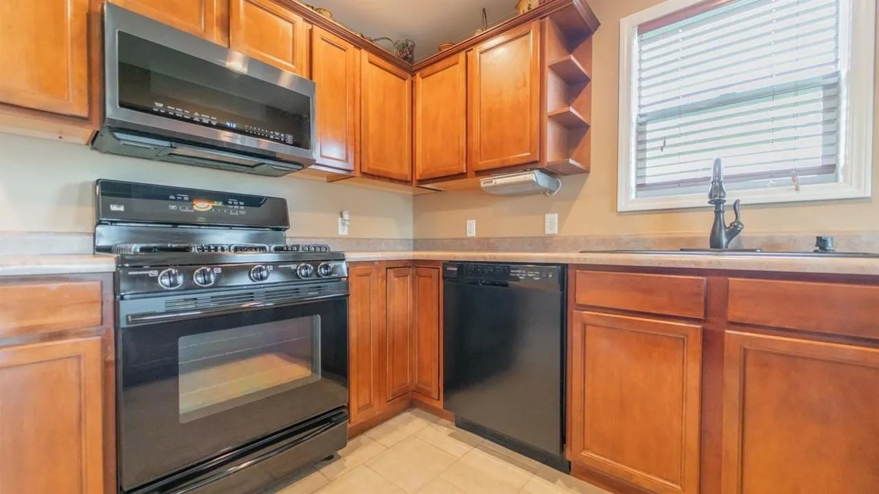 2453 Blarney Stone Dr #NA - Photo 6 of 19