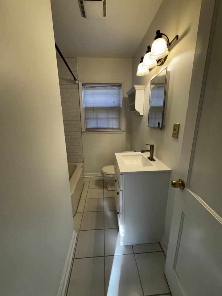 1889 Clearwater Dr Se #NA - Photo 5 of 8