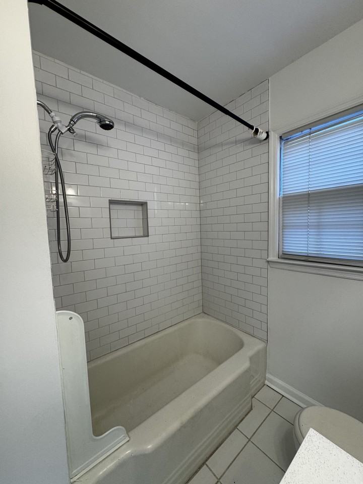 1889 Clearwater Dr Se #NA - Photo 6 of 8