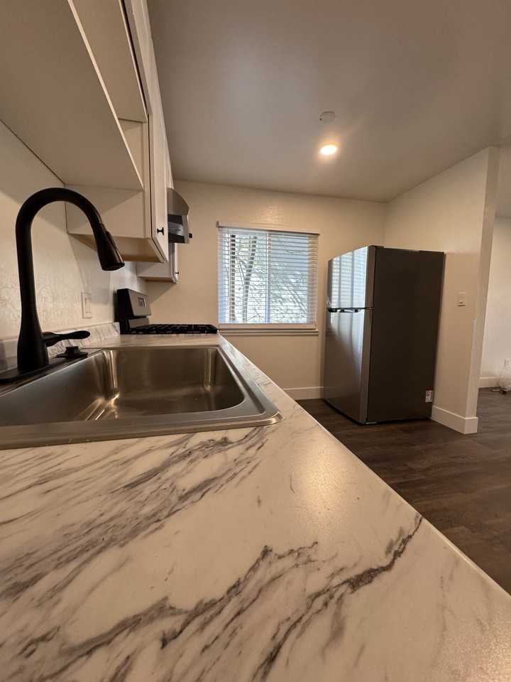 175 E Placer St #1 - Photo 2 of 16