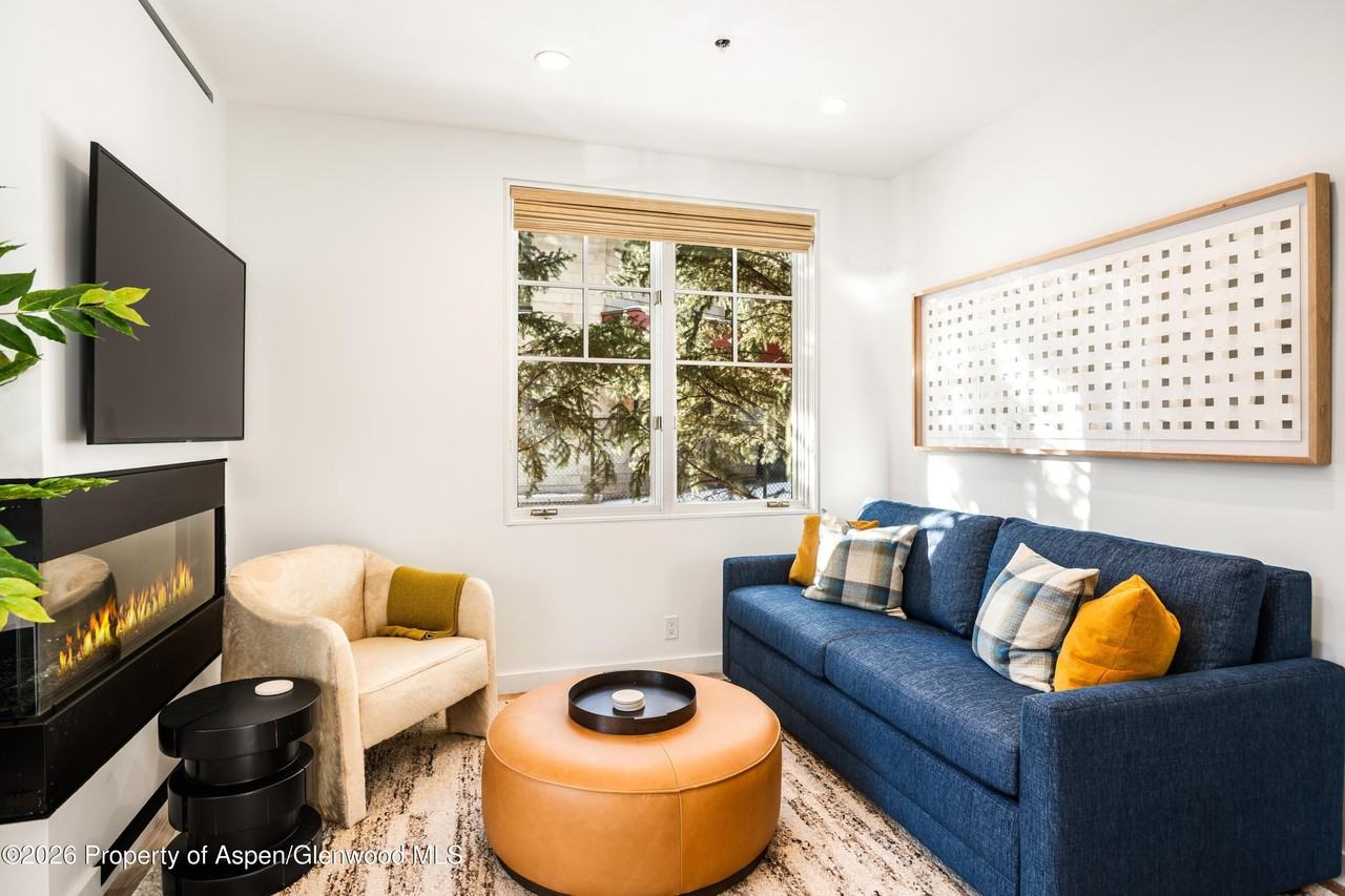 501 W Main St Unit A101 #A101 - Photo 4 of 9