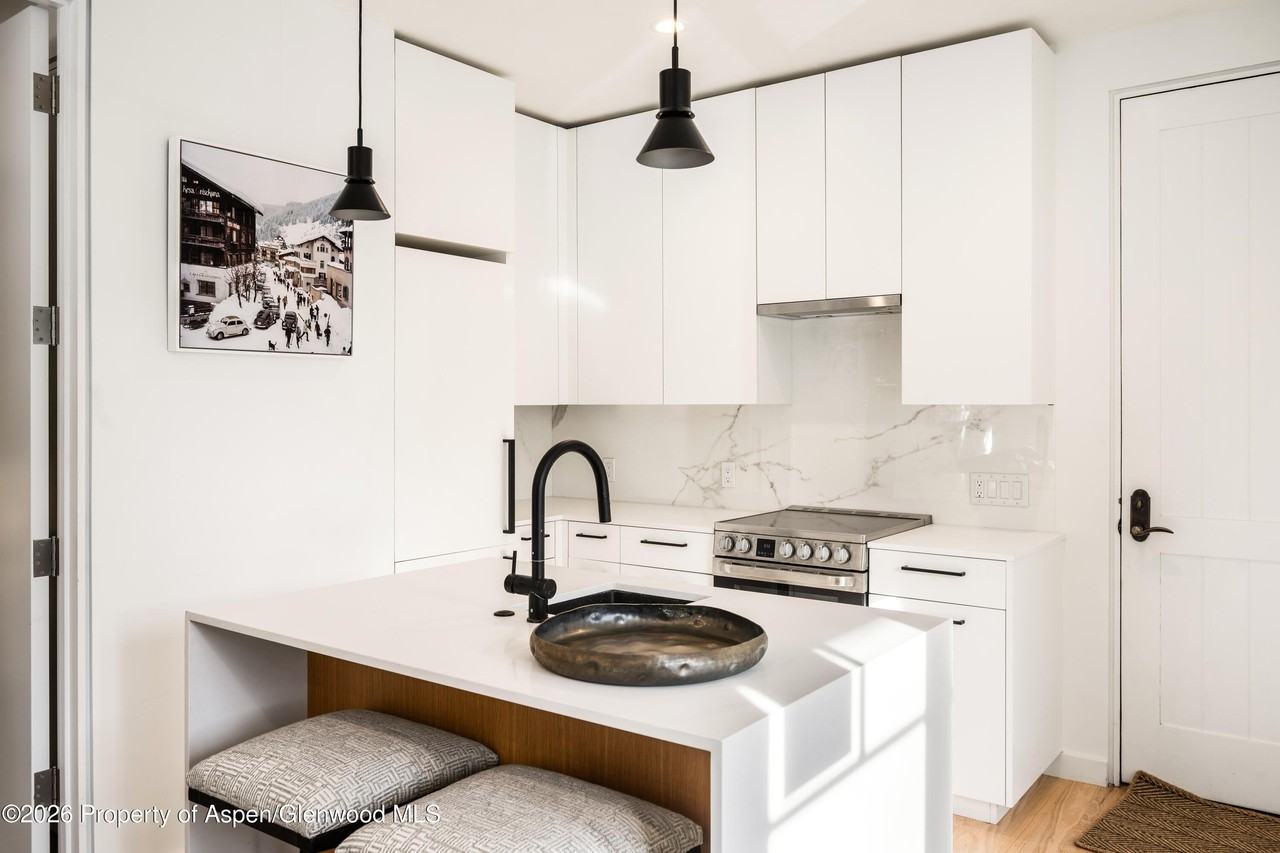 501 W Main St Unit A101 #A101 - Photo 6 of 9