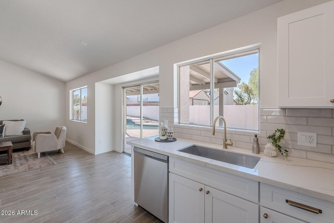 3608 W Fairview Ln - Photo 6 of 47