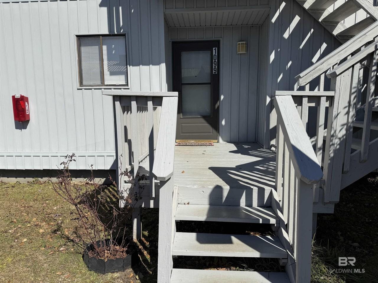 1099 Seacliff Dr S #1099