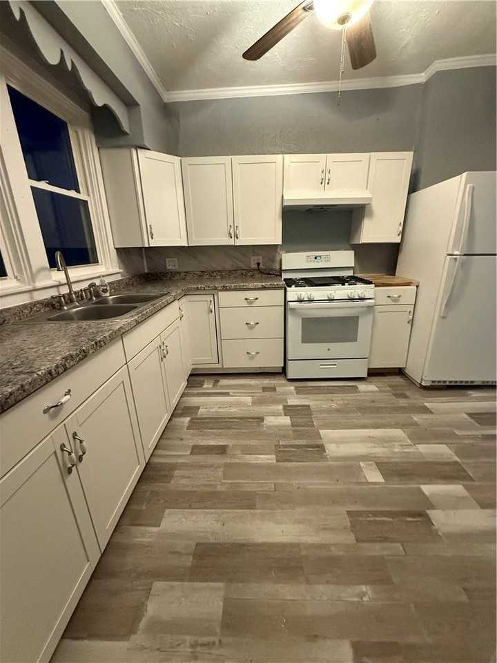 247 Princeton Ave - Photo 2 of 25