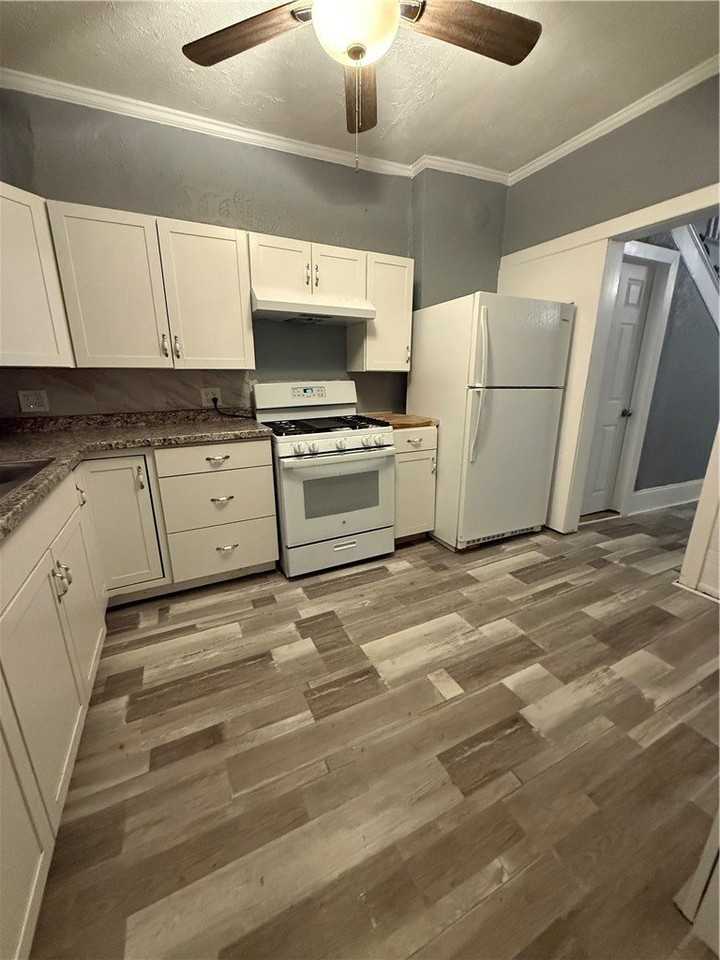 247 Princeton Ave - Photo 3 of 25