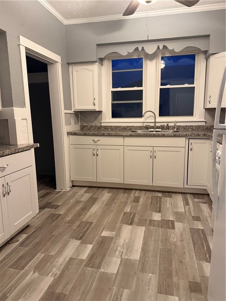 247 Princeton Ave - Photo 6 of 25