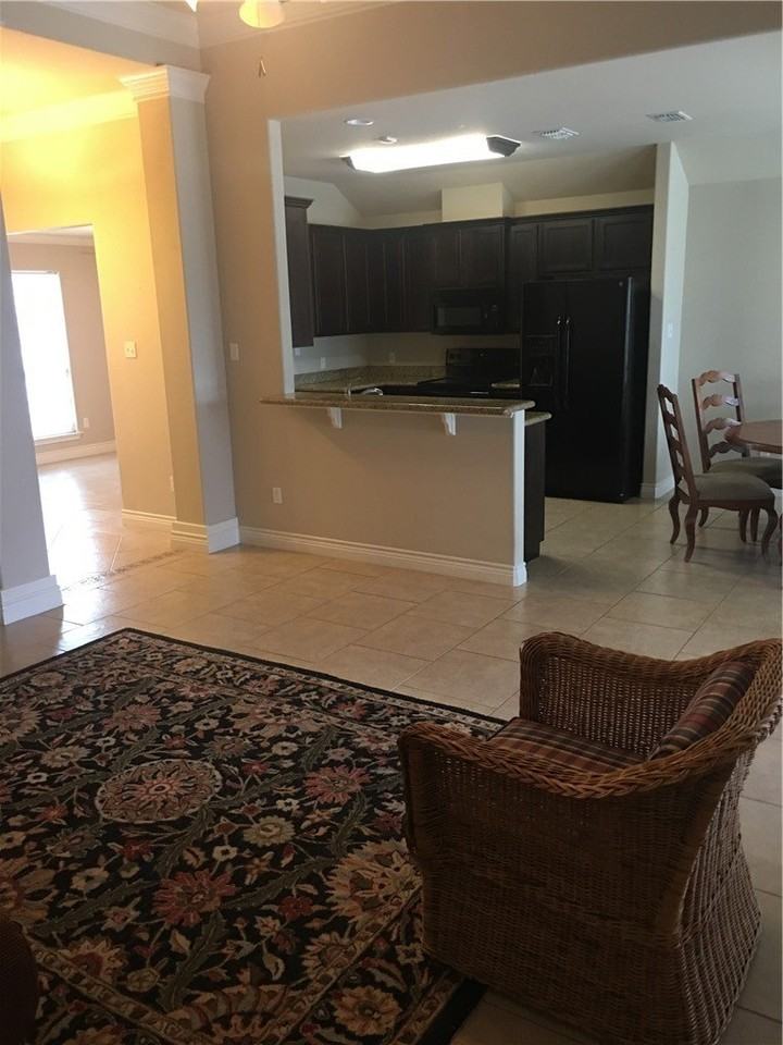 15221 Barataria Dr - Photo 6 of 9