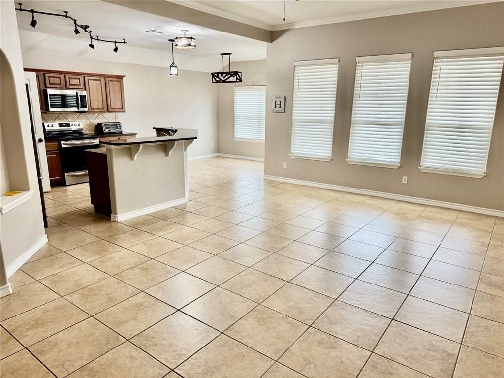 1501 Oak Hill Dr - Photo 4 of 12