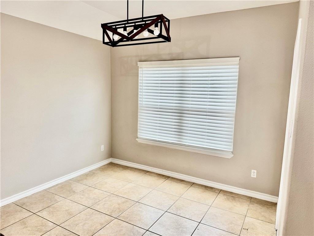 1501 Oak Hill Dr - Photo 5 of 12