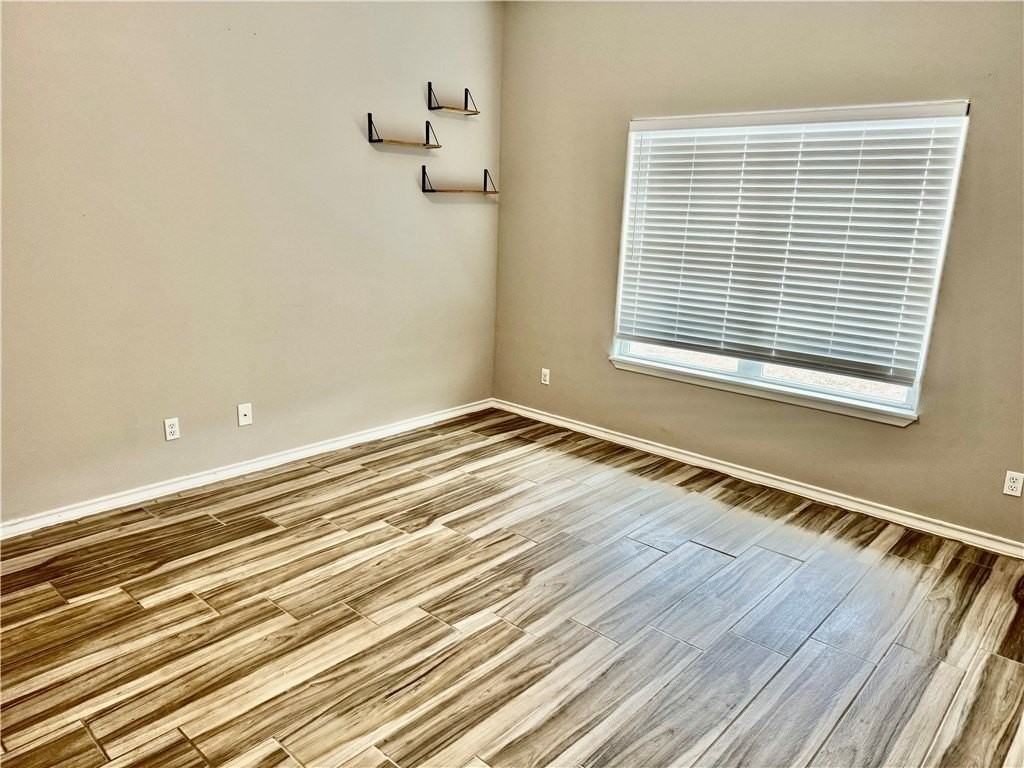 1501 Oak Hill Dr - Photo 7 of 12