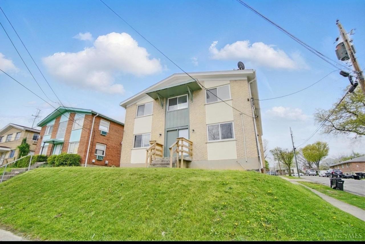 7839 Newbedford Ave Apt 4 #4 - Photo 3 of 19