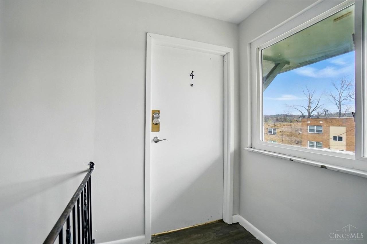 7839 Newbedford Ave Apt 4 #4 - Photo 5 of 19