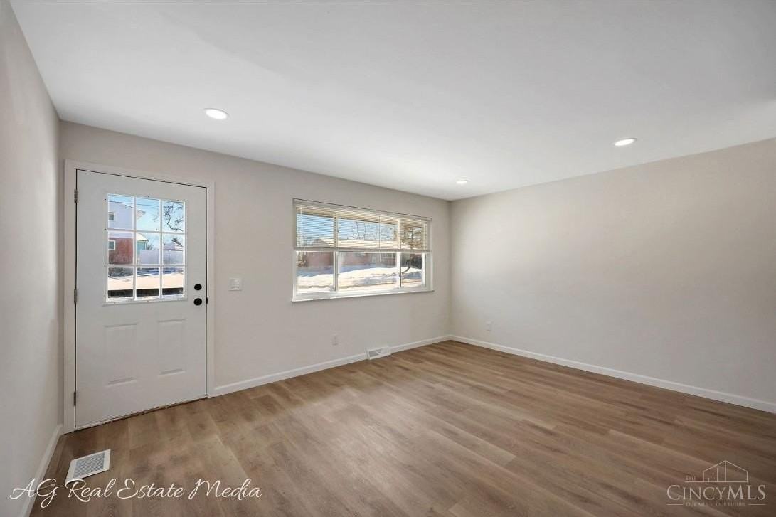 972 Glasgow Dr - Photo 5 of 30