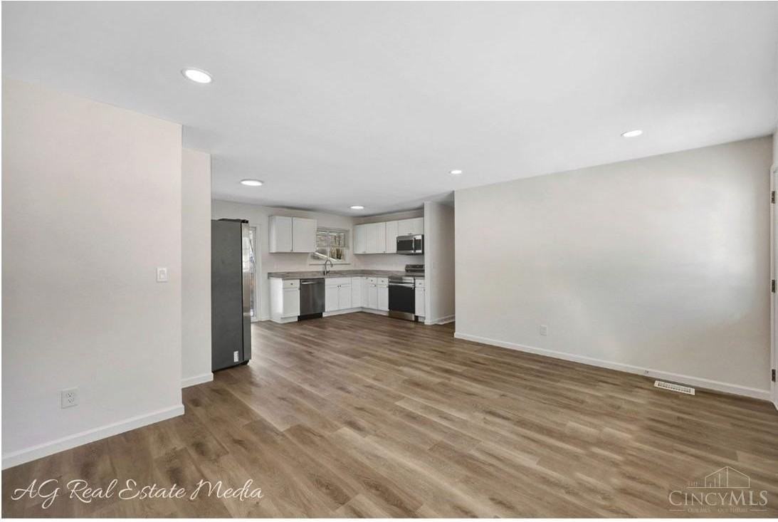 972 Glasgow Dr - Photo 7 of 30