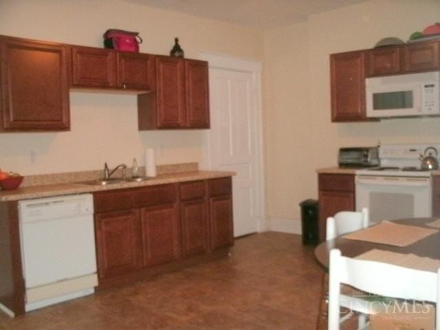 2357 Victor St - Photo 4 of 15