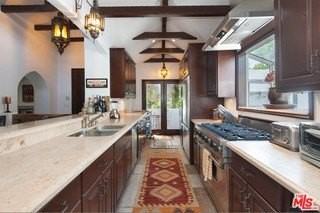 9031 Rosewood Ave - Photo 7 of 14