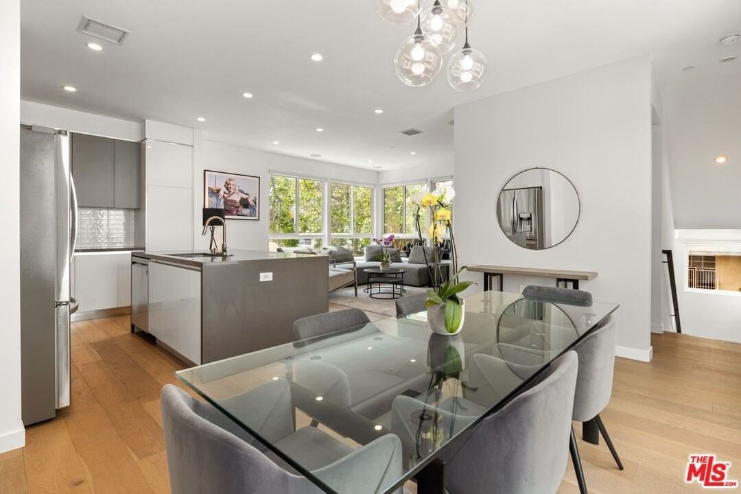 1228 N Sycamore Ave - Photo 2 of 15