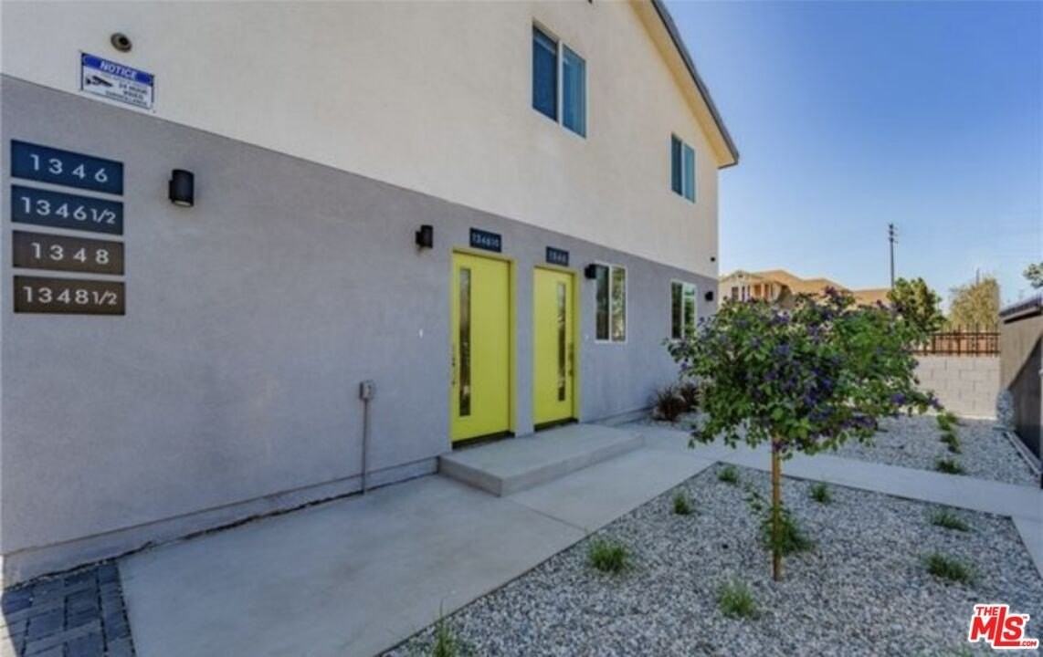 1348 E Vernon Ave Unit 1348 1/2 #1348-1-2 - Photo 4 of 34