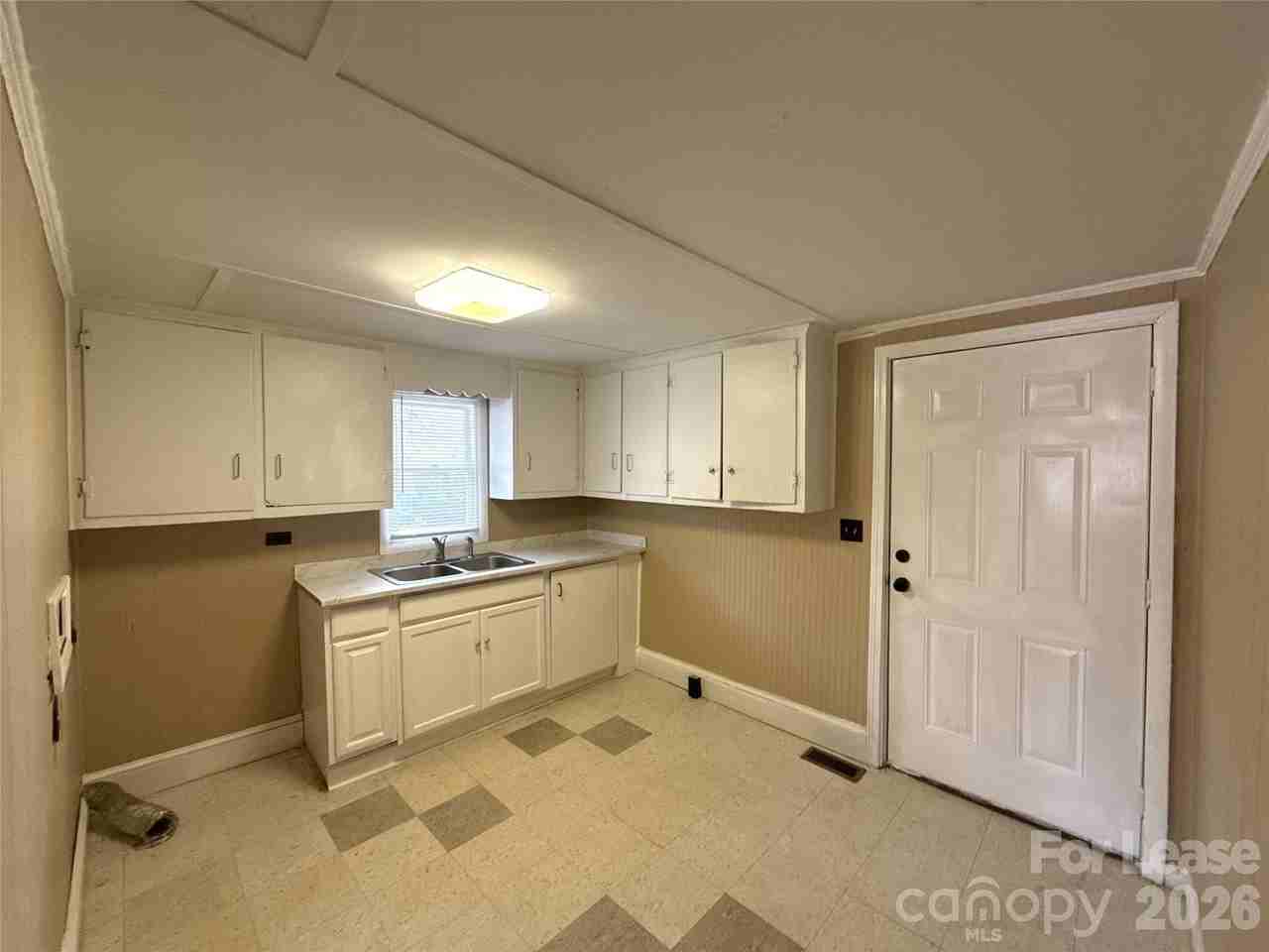 3131 Seymour Dr - Photo 6 of 9