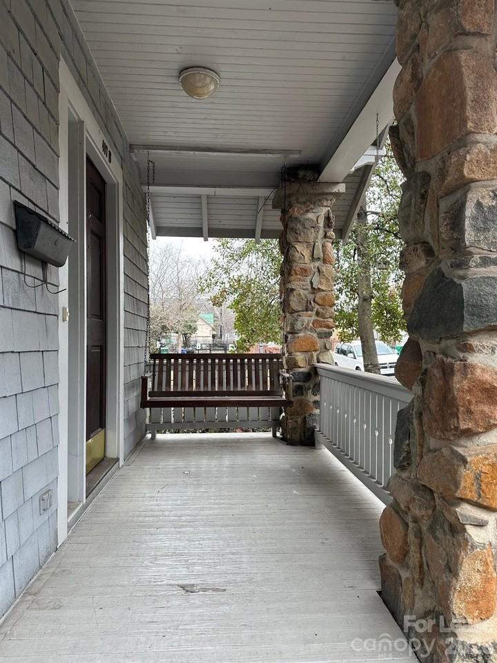 407 W 9th St Apt B #B - Photo 3 of 33