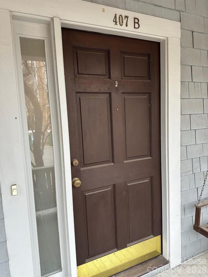 407 W 9th St Apt B #B - Photo 4 of 33