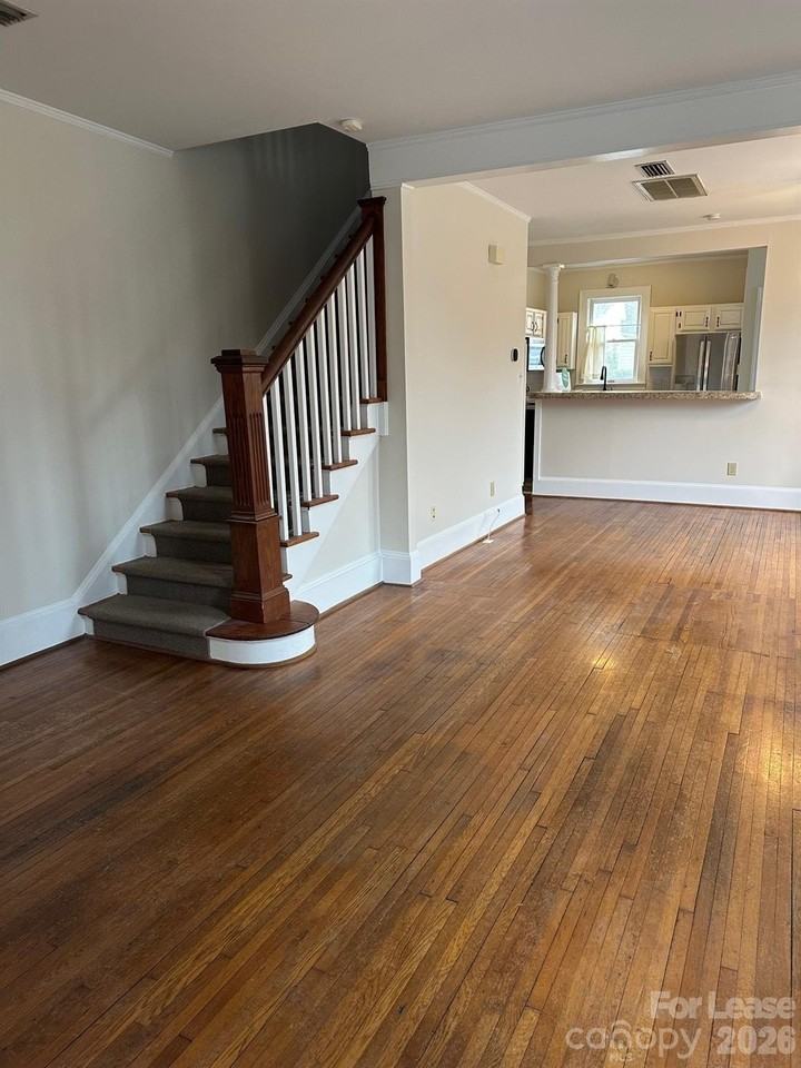 407 W 9th St Apt B #B - Photo 7 of 33