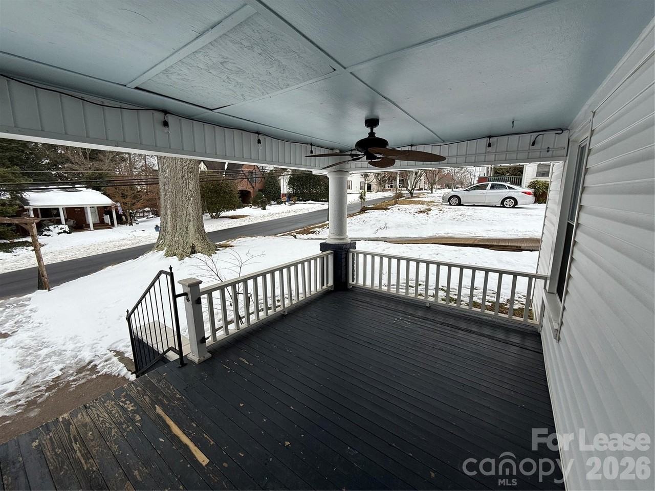 318 N Academy St - Photo 4 of 19