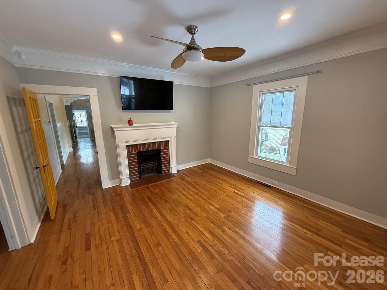 318 N Academy St - Photo 5 of 19