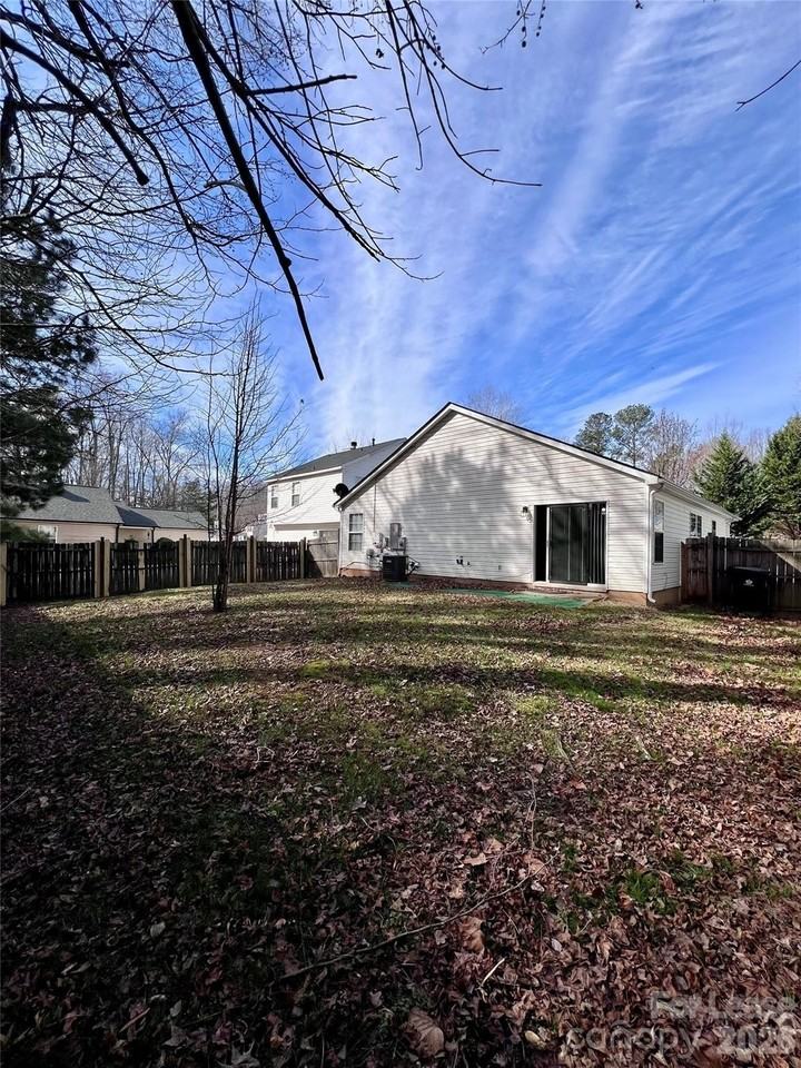 12128 Stewarts Crossing Dr - Photo 2 of 19