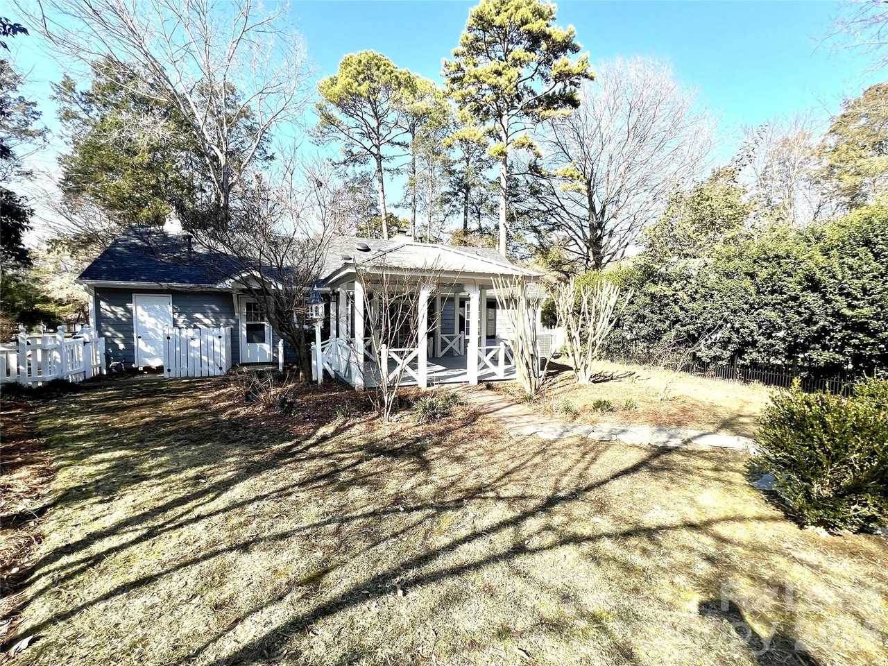 2408 Turnberry Ln - Photo 3 of 20