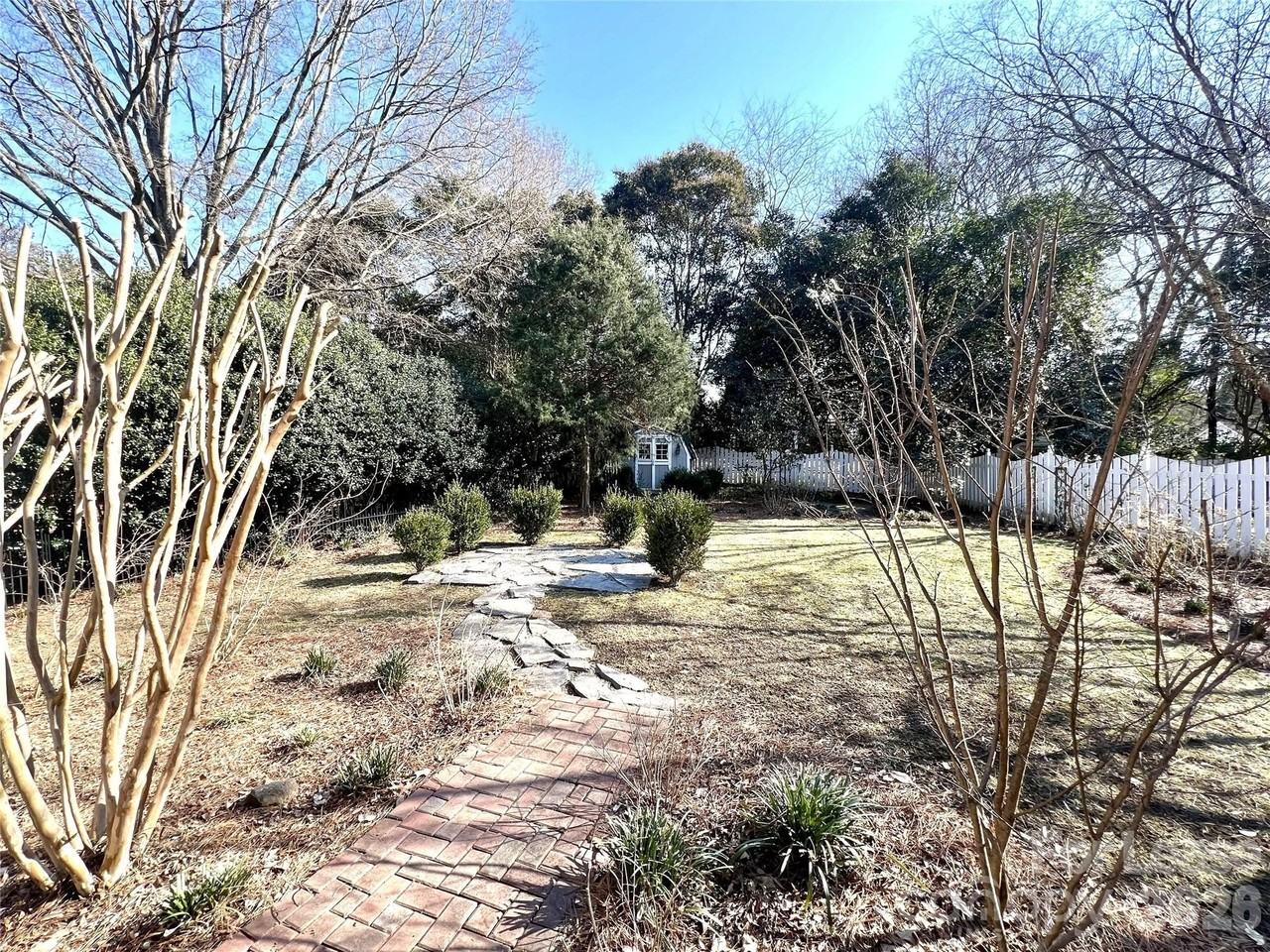 2408 Turnberry Ln - Photo 4 of 20