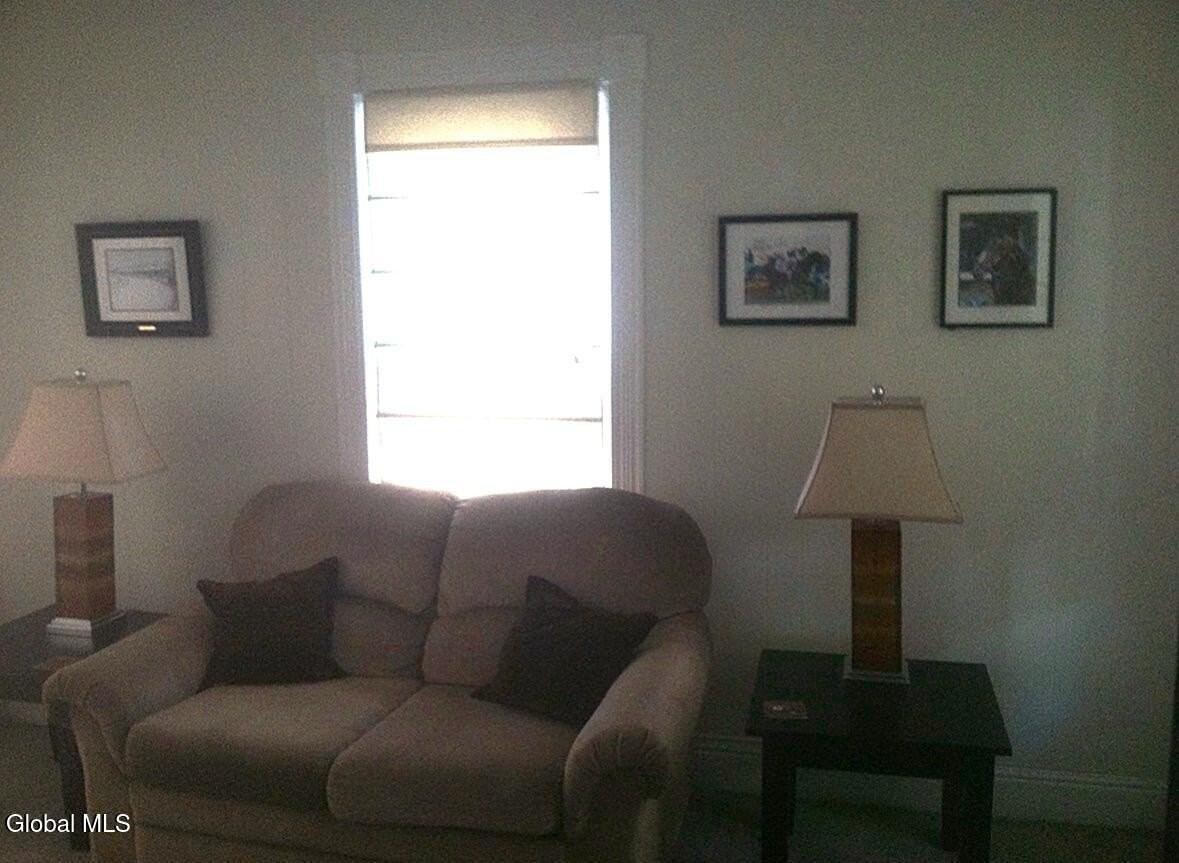 120 Van Dam St - Photo 2 of 4