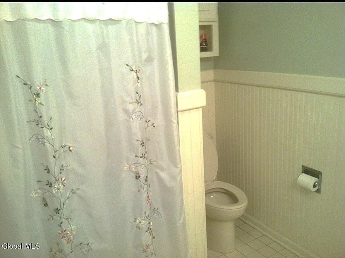 120 Van Dam St - Photo 4 of 4