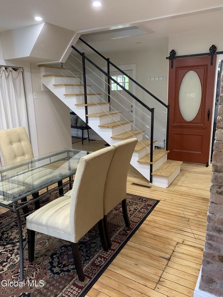 218 Washington St - Photo 4 of 10