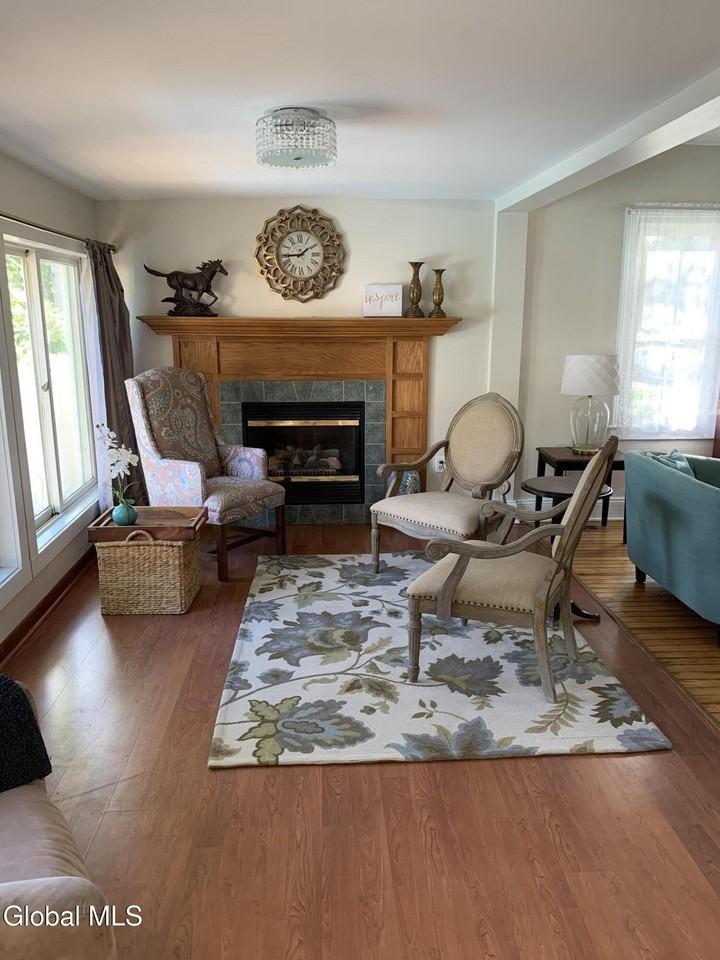 218 Washington St - Photo 5 of 10