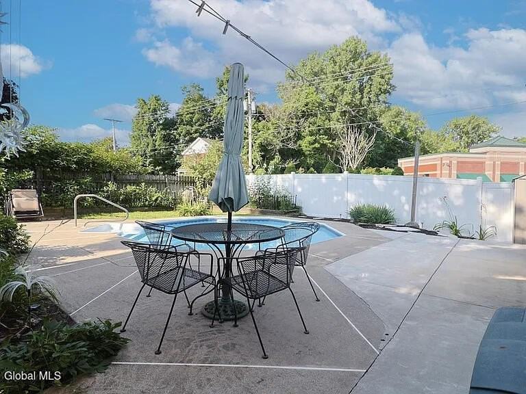 218 Washington St - Photo 7 of 10