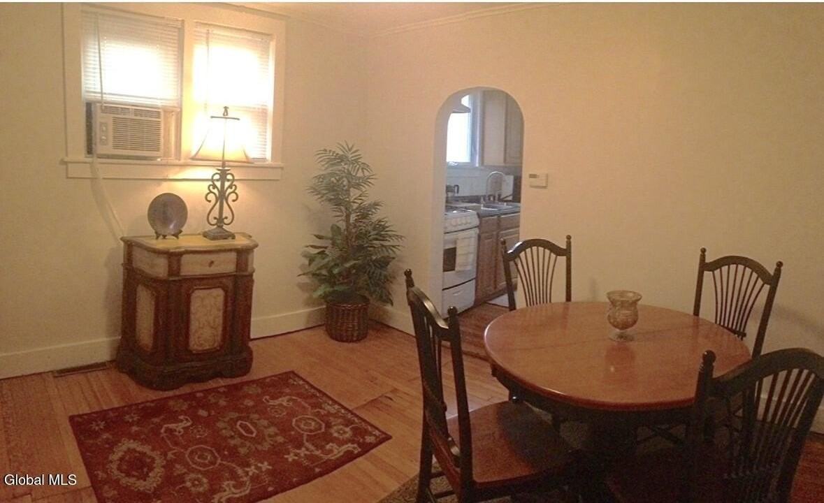 164 Clinton St - Photo 3 of 7