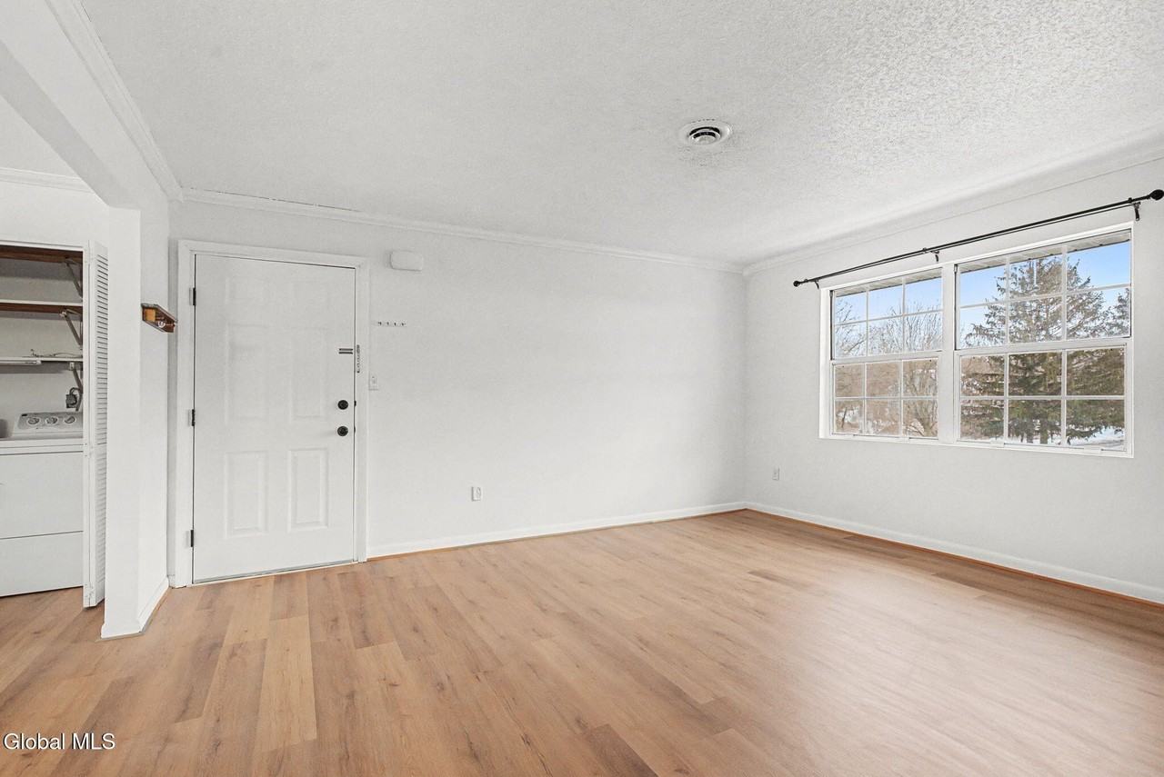 25A Pine Ln Apt 6 #6 - Photo 3 of 17