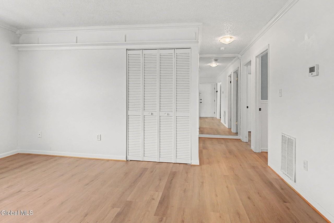 25A Pine Ln Apt 6 #6 - Photo 4 of 17