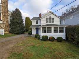 featured image of 6 Compo Hill Ave