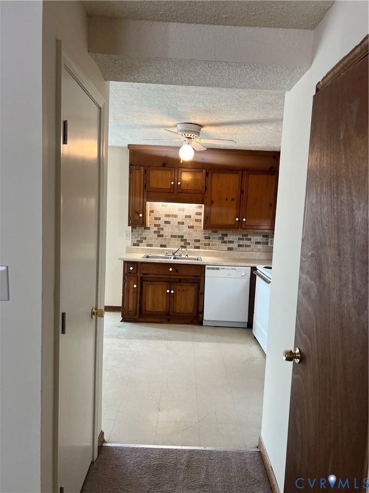 2607 Stedman Dr - Photo 4 of 14