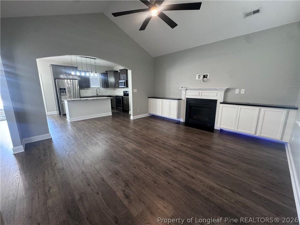 1544 Vandenberg Dr - Photo 2 of 9