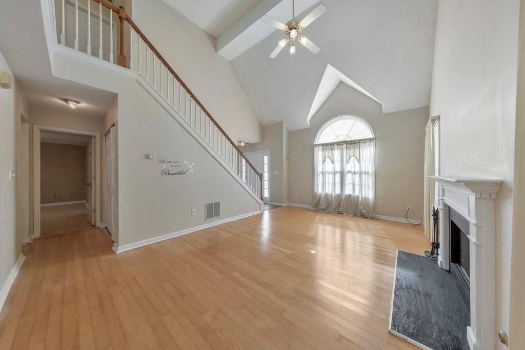 2025 Baramore Oaks Dr - Photo 5 of 29