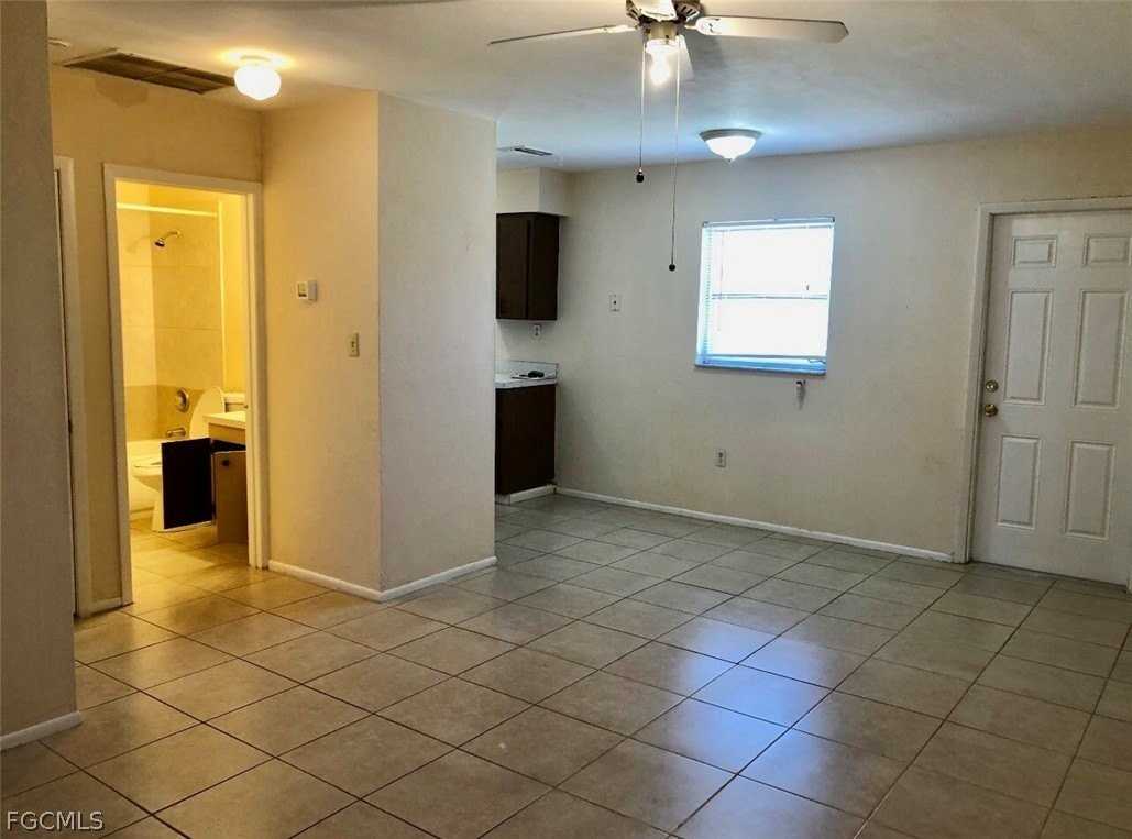 704 Se 46th Ln Apt B #B - Photo 2 of 7