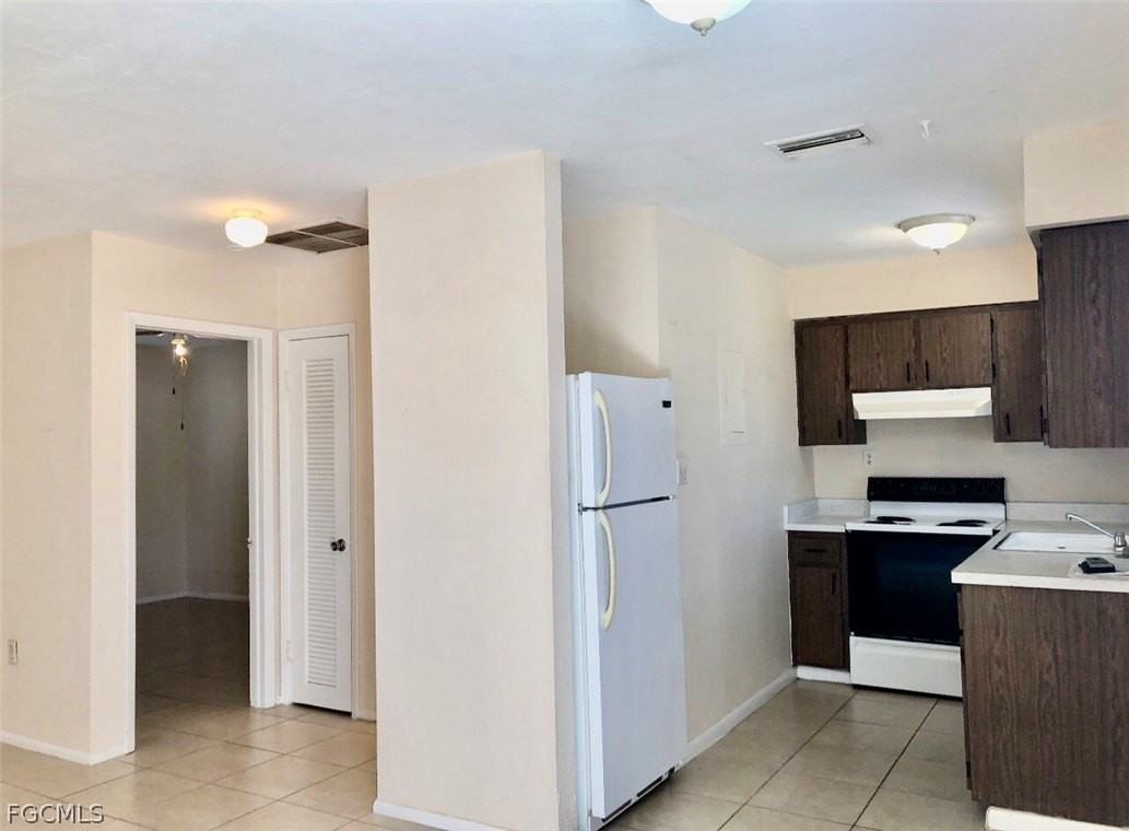 704 Se 46th Ln Apt B #B - Photo 3 of 7